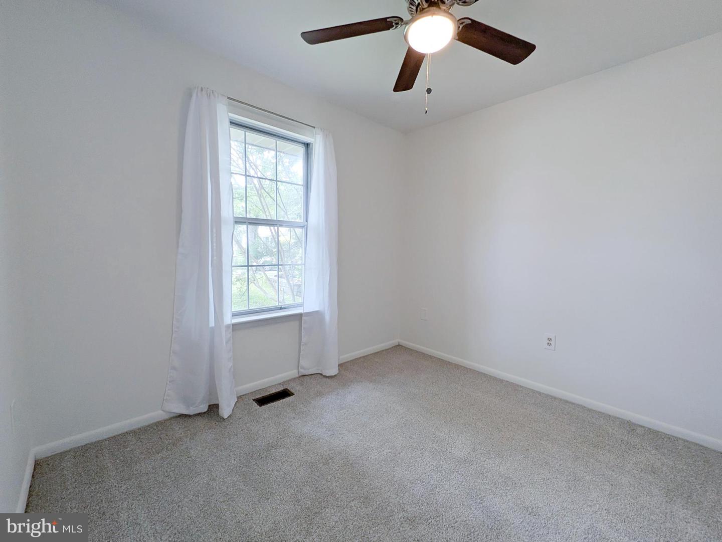 1505 Cedarcrest Ln