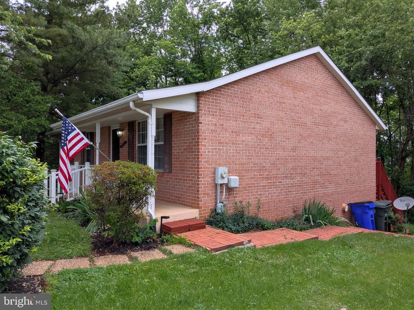 1505 Cedarcrest Ln