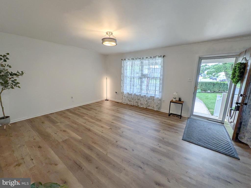 1505 Cedarcrest Ln
