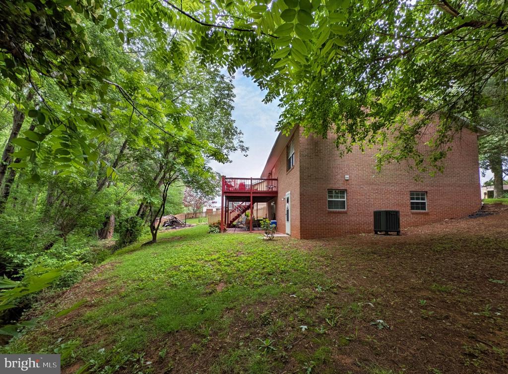 1505 Cedarcrest Ln