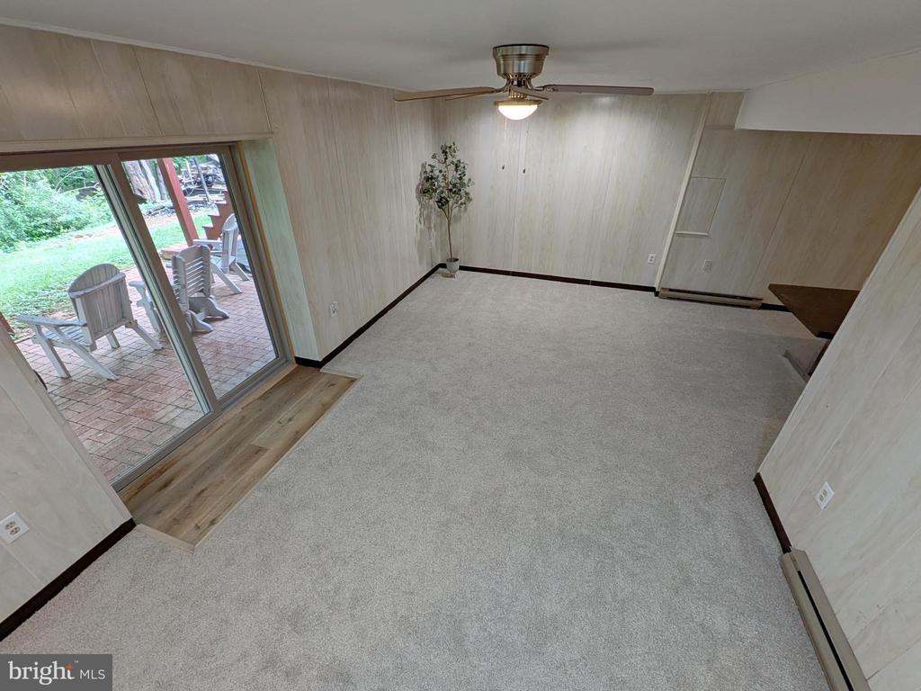 1505 Cedarcrest Ln