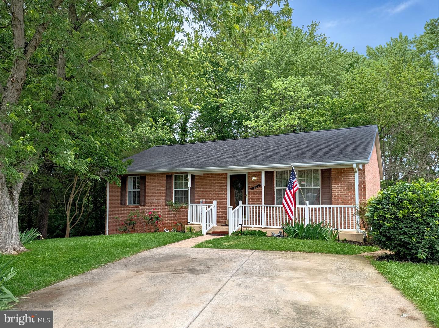 1505 Cedarcrest Ln
