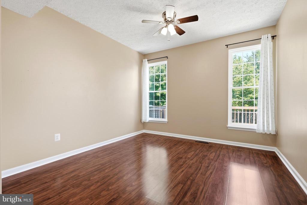 3163 FREESTONE COURT