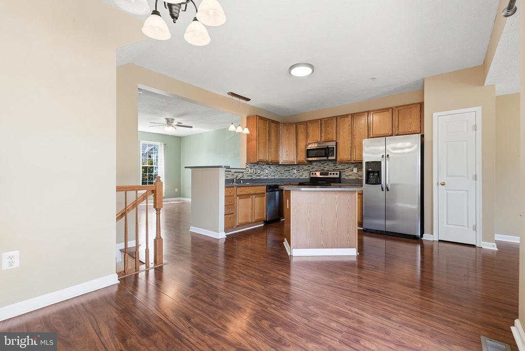 3163 FREESTONE COURT