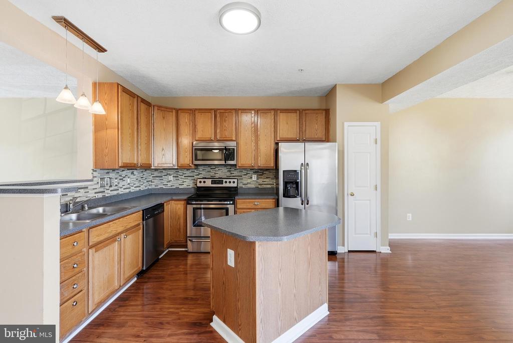 3163 FREESTONE COURT