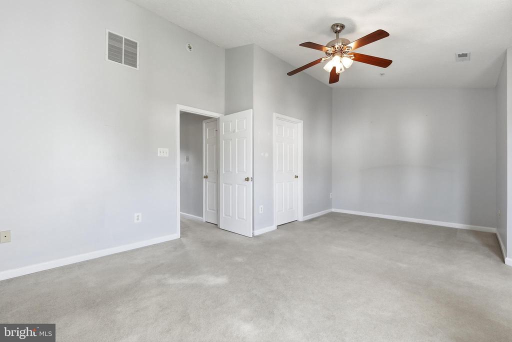 3163 FREESTONE COURT