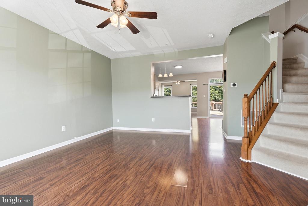 3163 FREESTONE COURT
