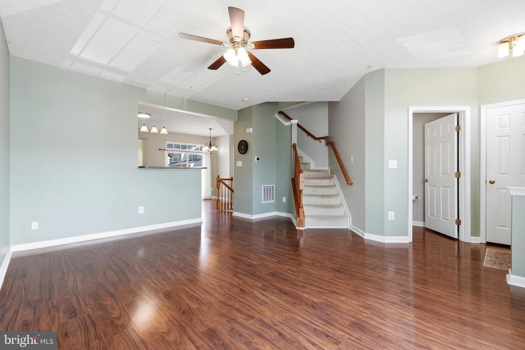 3163 FREESTONE COURT