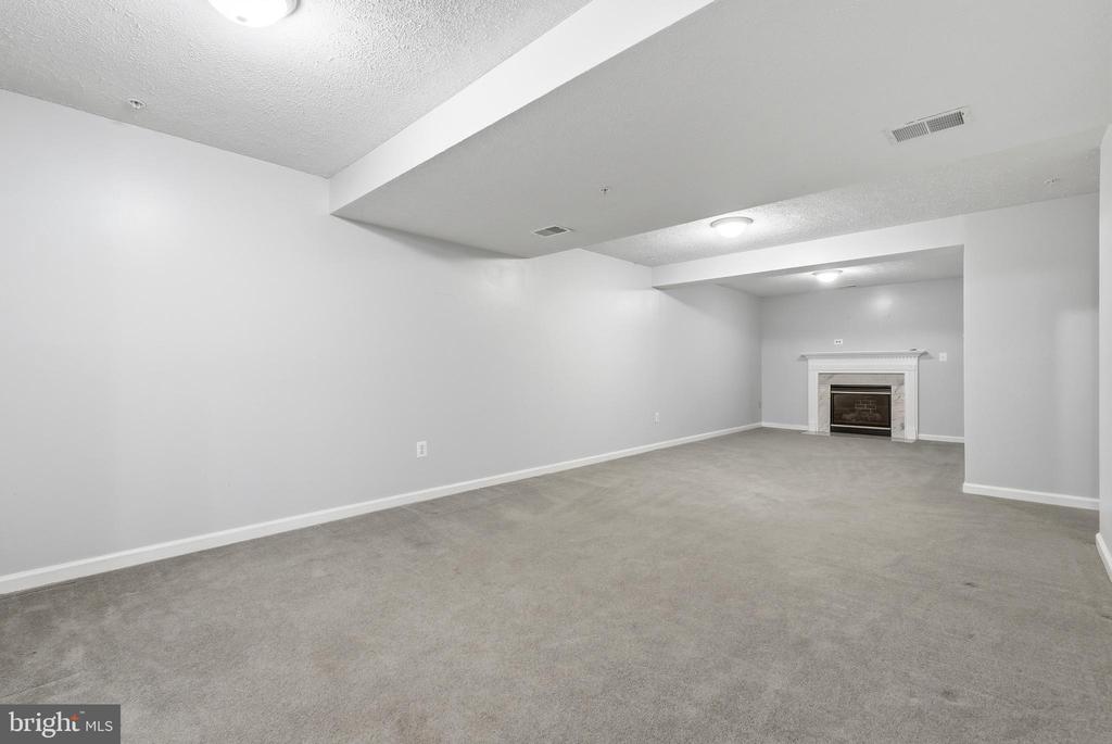 3163 FREESTONE COURT