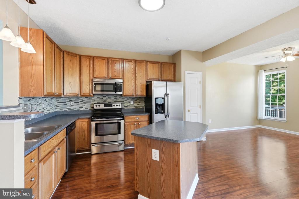 3163 FREESTONE COURT