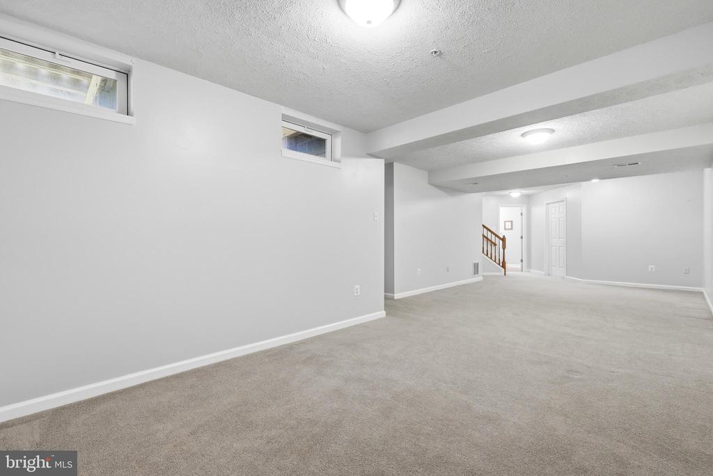 3163 FREESTONE COURT