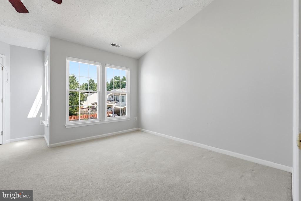 3163 FREESTONE COURT