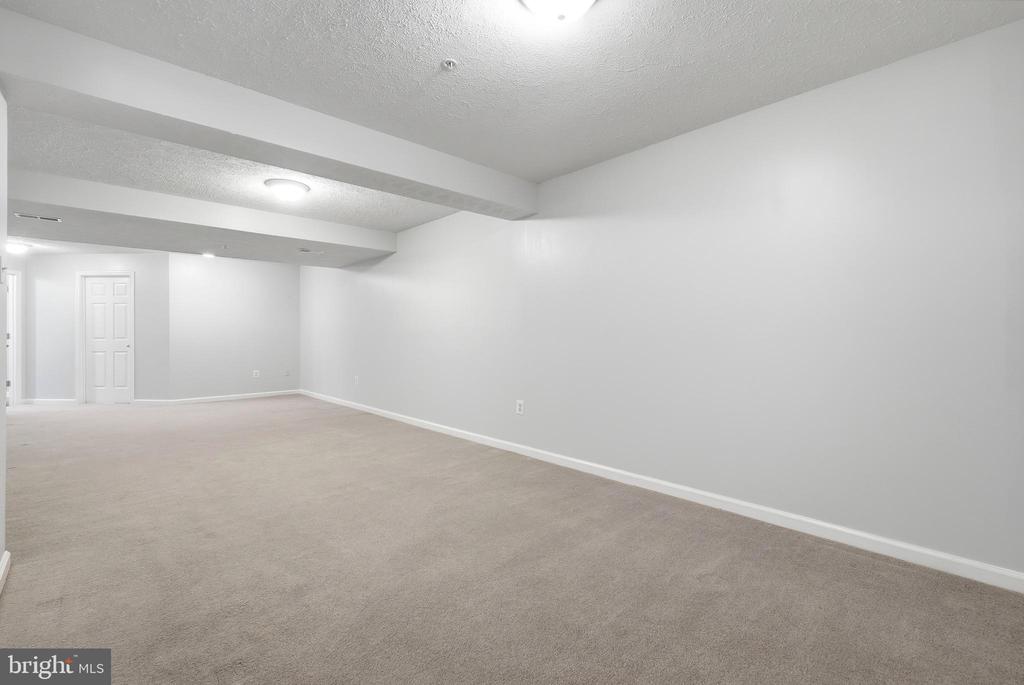 3163 FREESTONE COURT