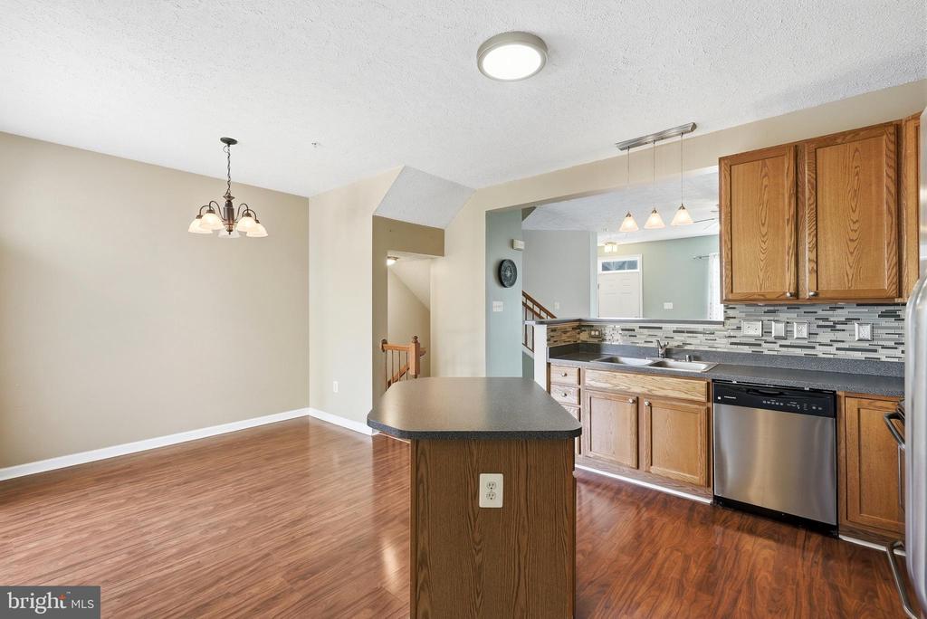 3163 FREESTONE COURT