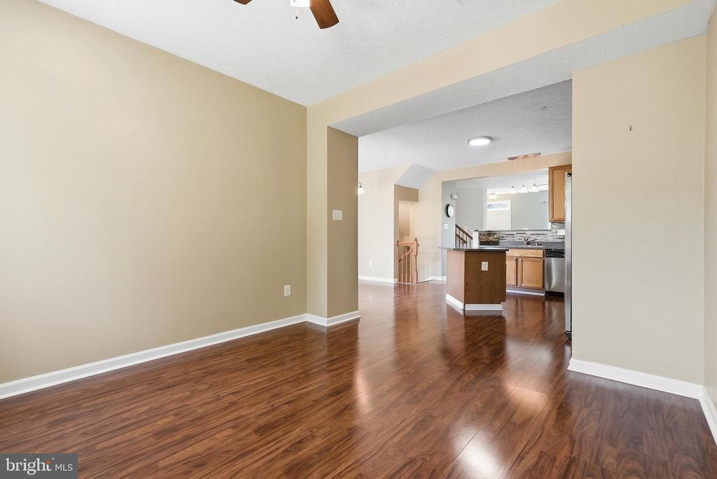 3163 FREESTONE COURT