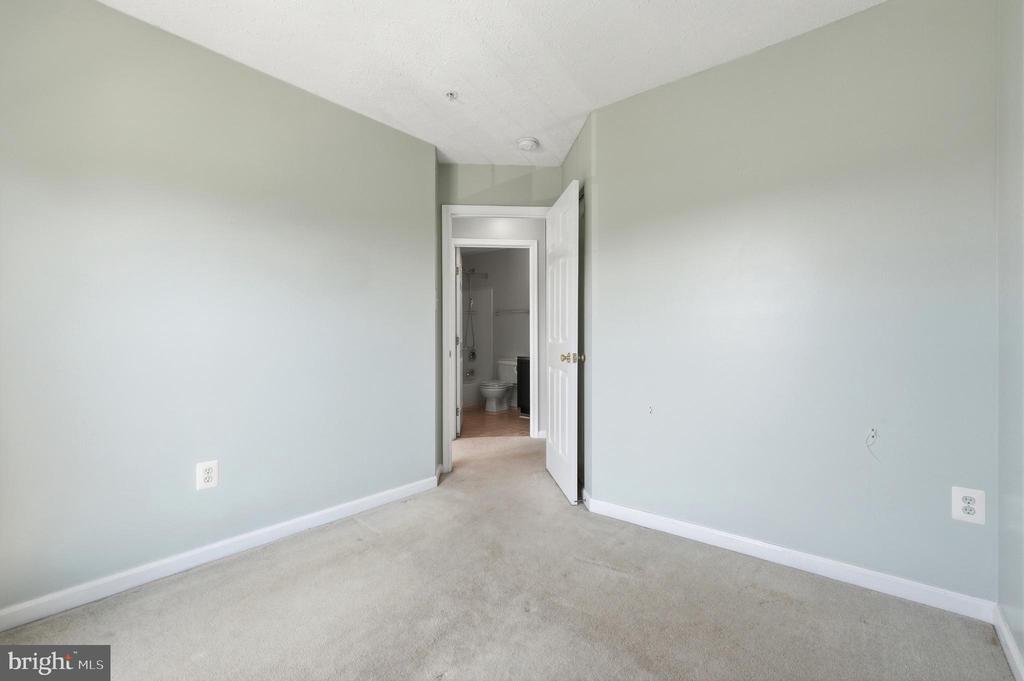 3163 FREESTONE COURT
