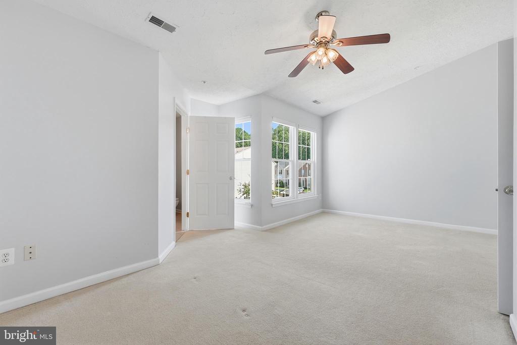 3163 FREESTONE COURT