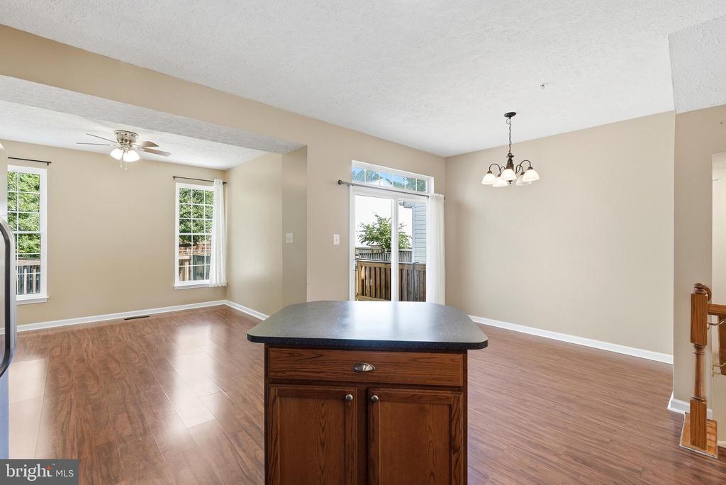3163 FREESTONE COURT
