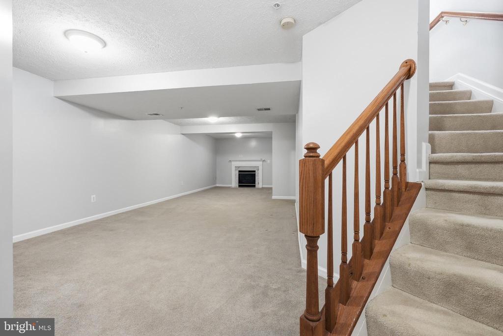 3163 FREESTONE COURT
