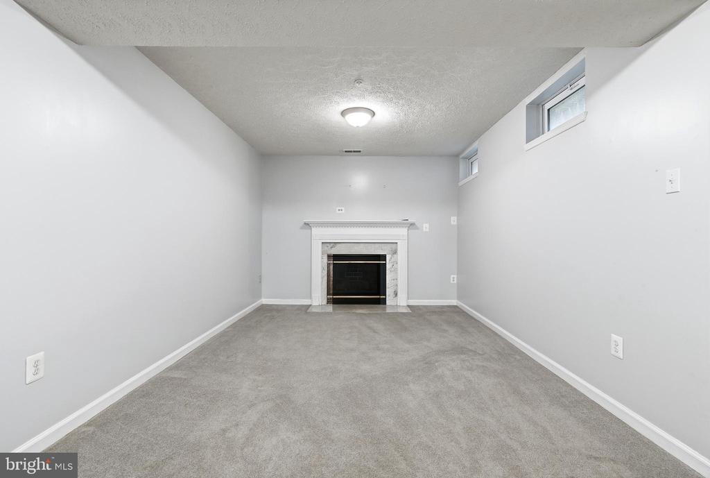 3163 FREESTONE COURT