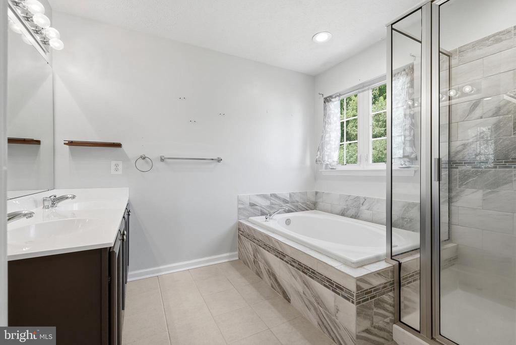 3163 FREESTONE COURT