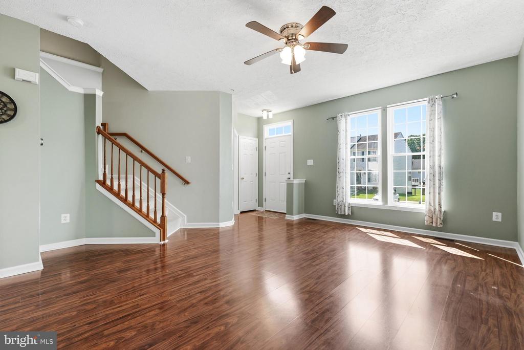 3163 FREESTONE COURT