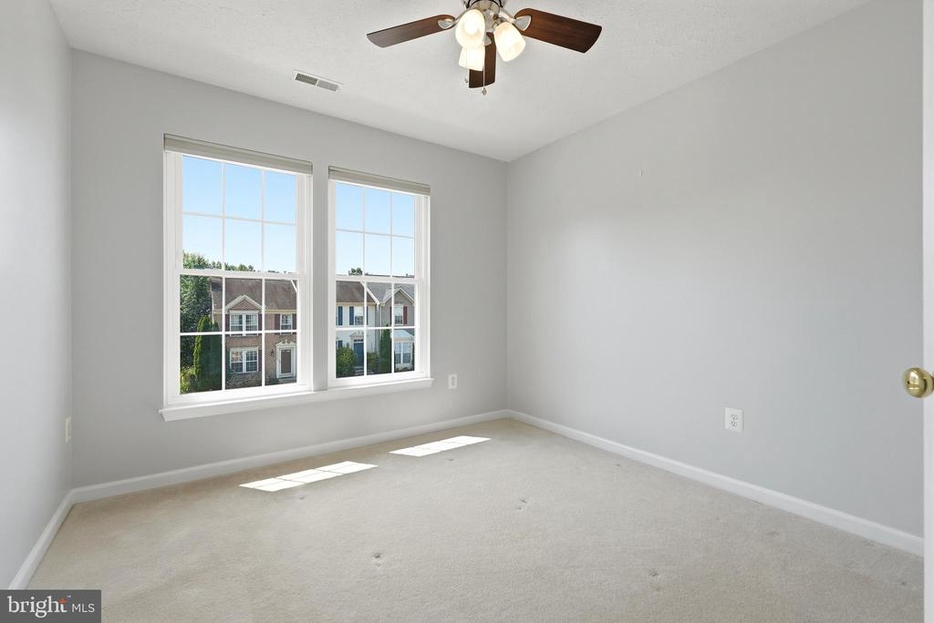3163 FREESTONE COURT