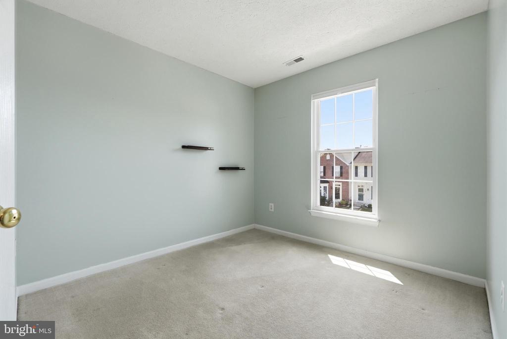 3163 FREESTONE COURT