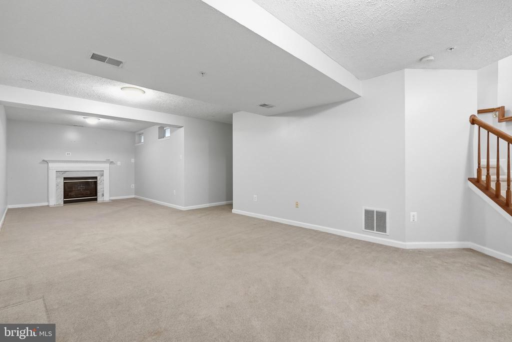 3163 FREESTONE COURT