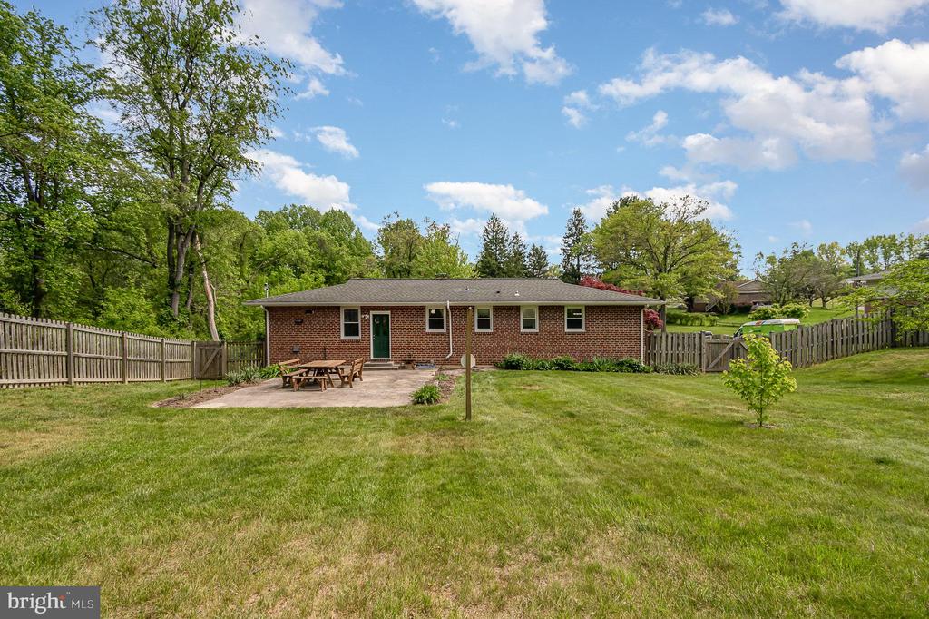 3390 POPLAR DR