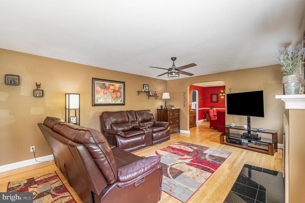 3390 POPLAR DR
