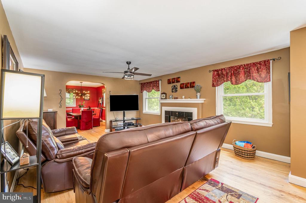 3390 POPLAR DR