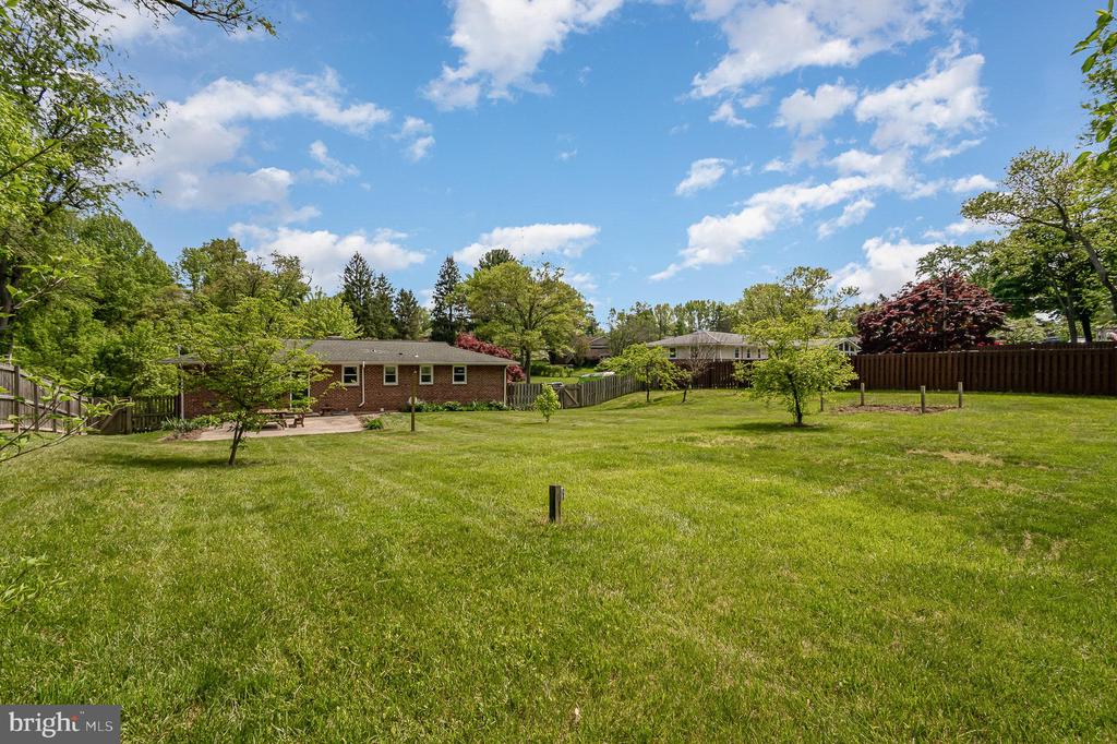 3390 POPLAR DR