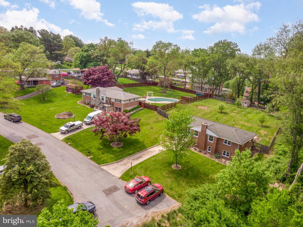 3390 POPLAR DR