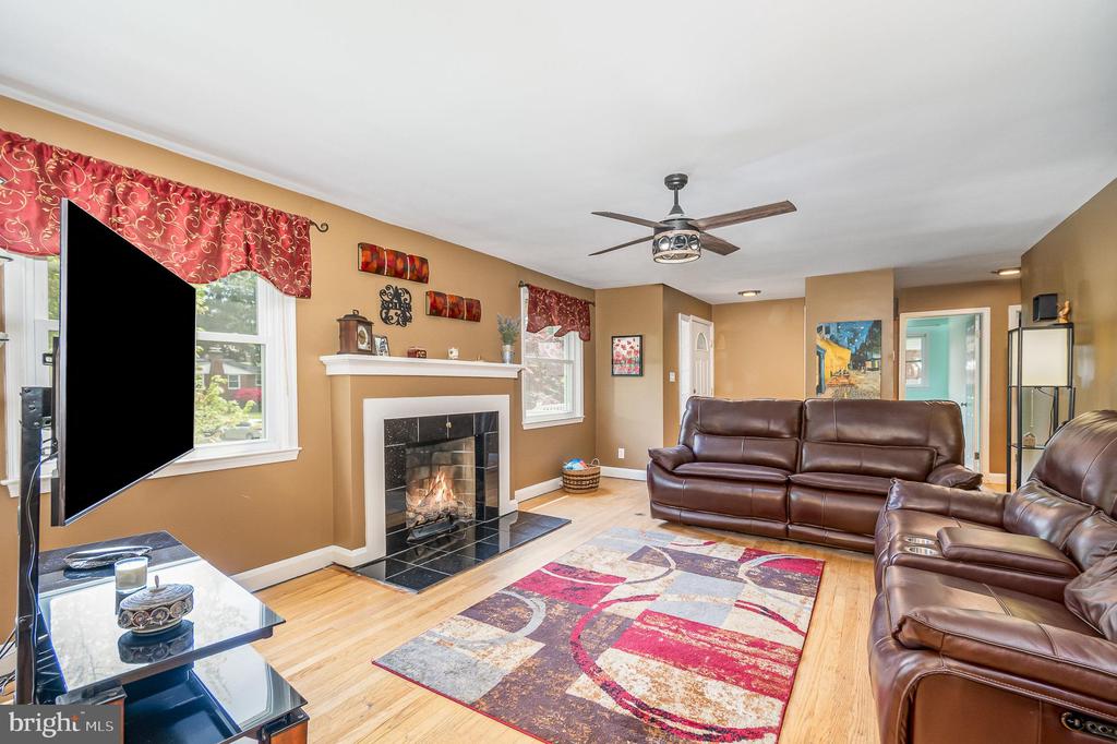 3390 POPLAR DR