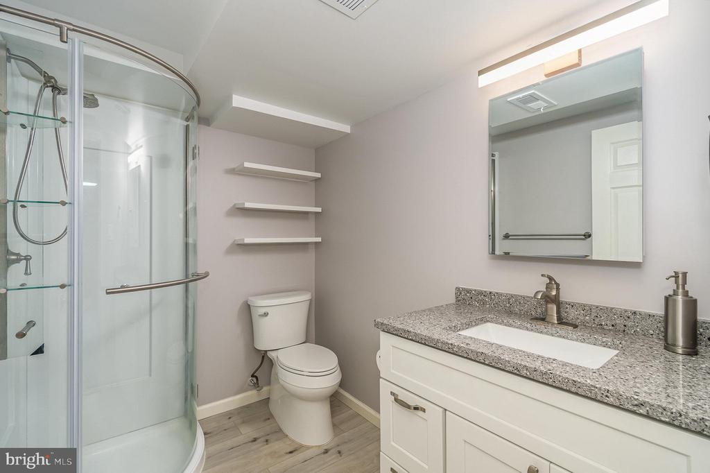 3390 POPLAR DR