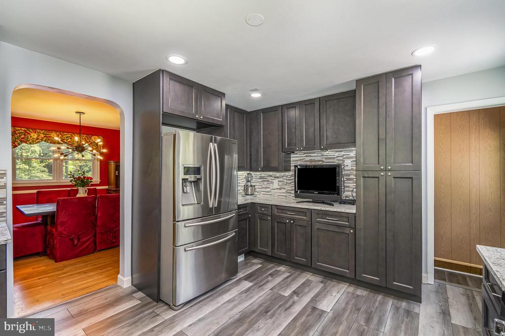 3390 POPLAR DR