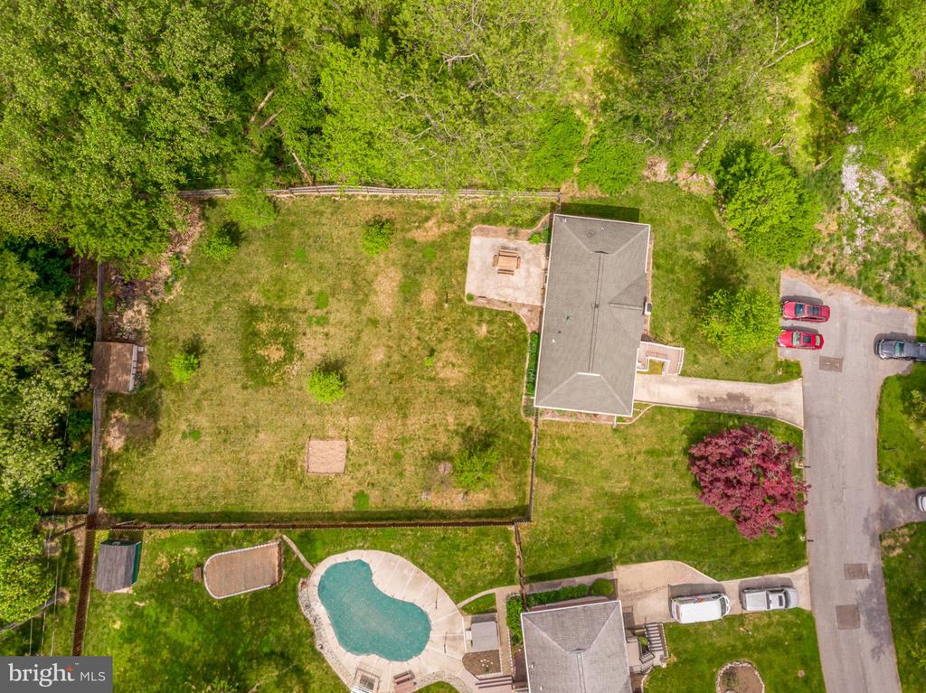 3390 POPLAR DR
