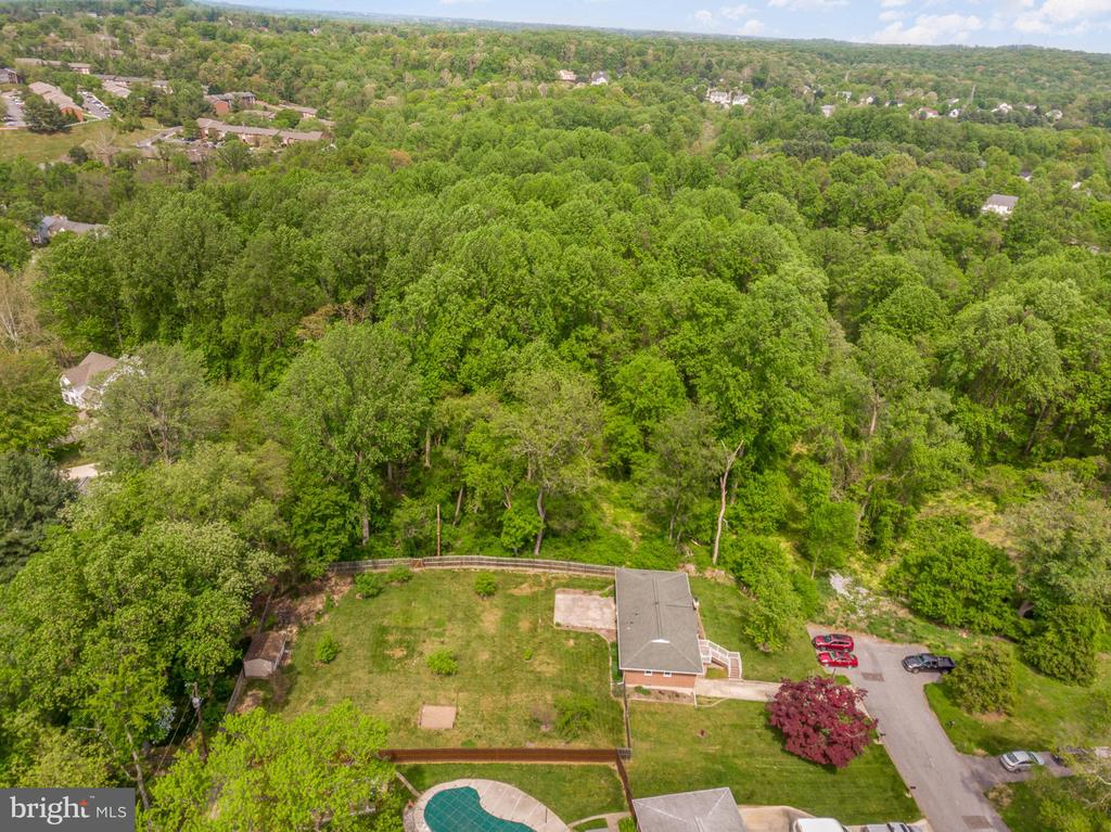 3390 POPLAR DR
