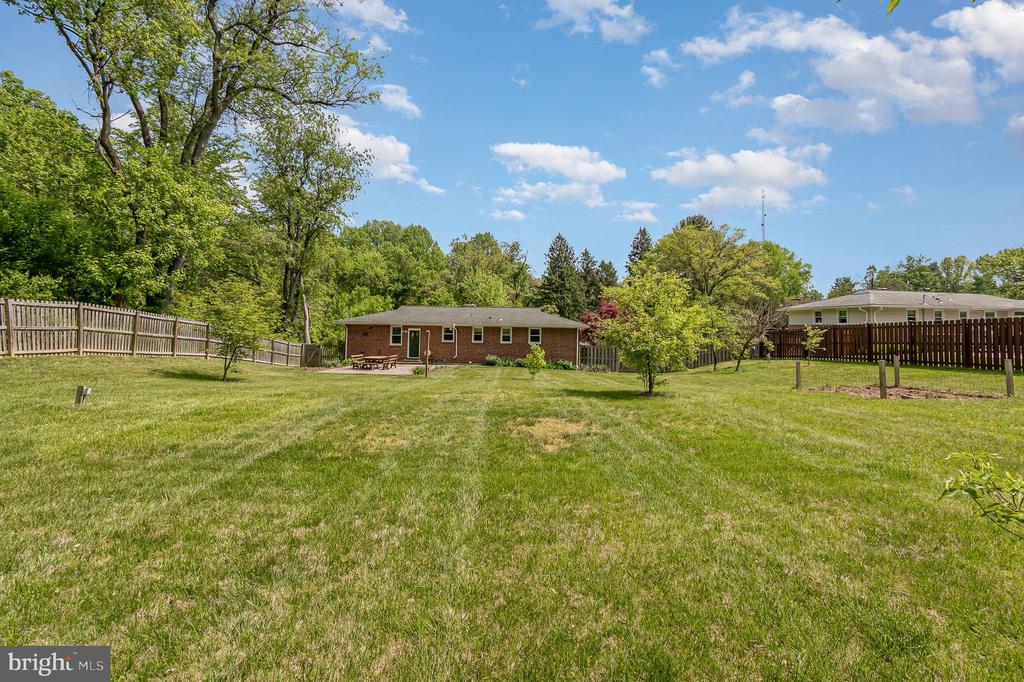 3390 POPLAR DR