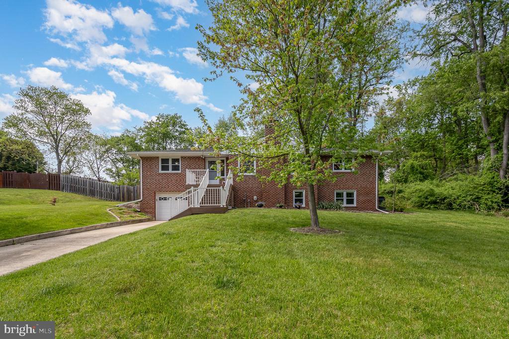 3390 POPLAR DR