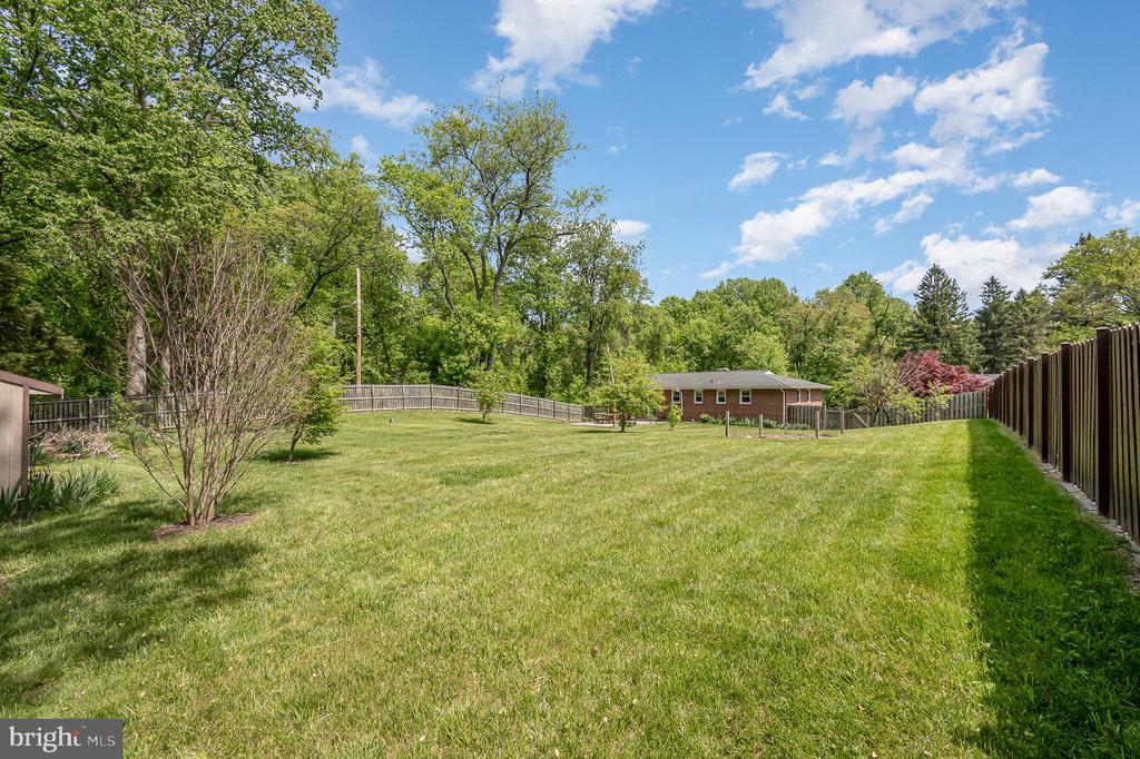 3390 POPLAR DR