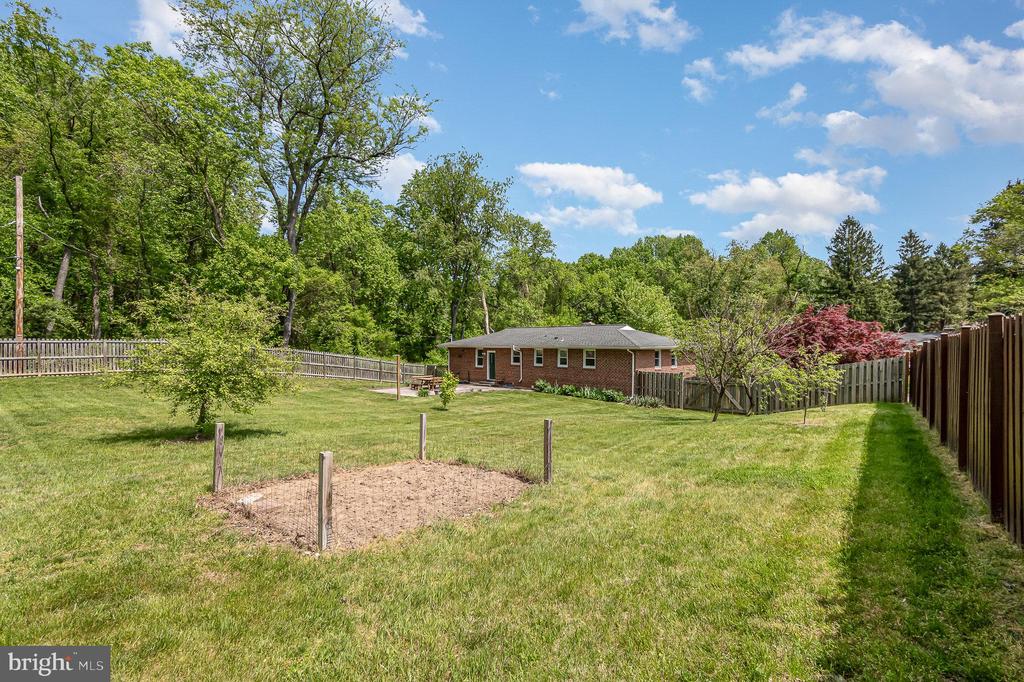 3390 POPLAR DR