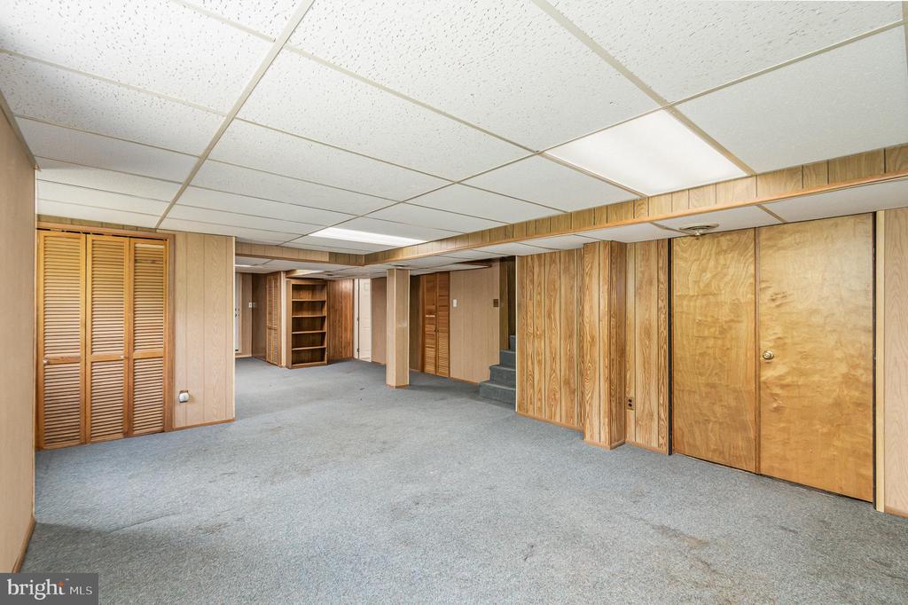 3390 POPLAR DR
