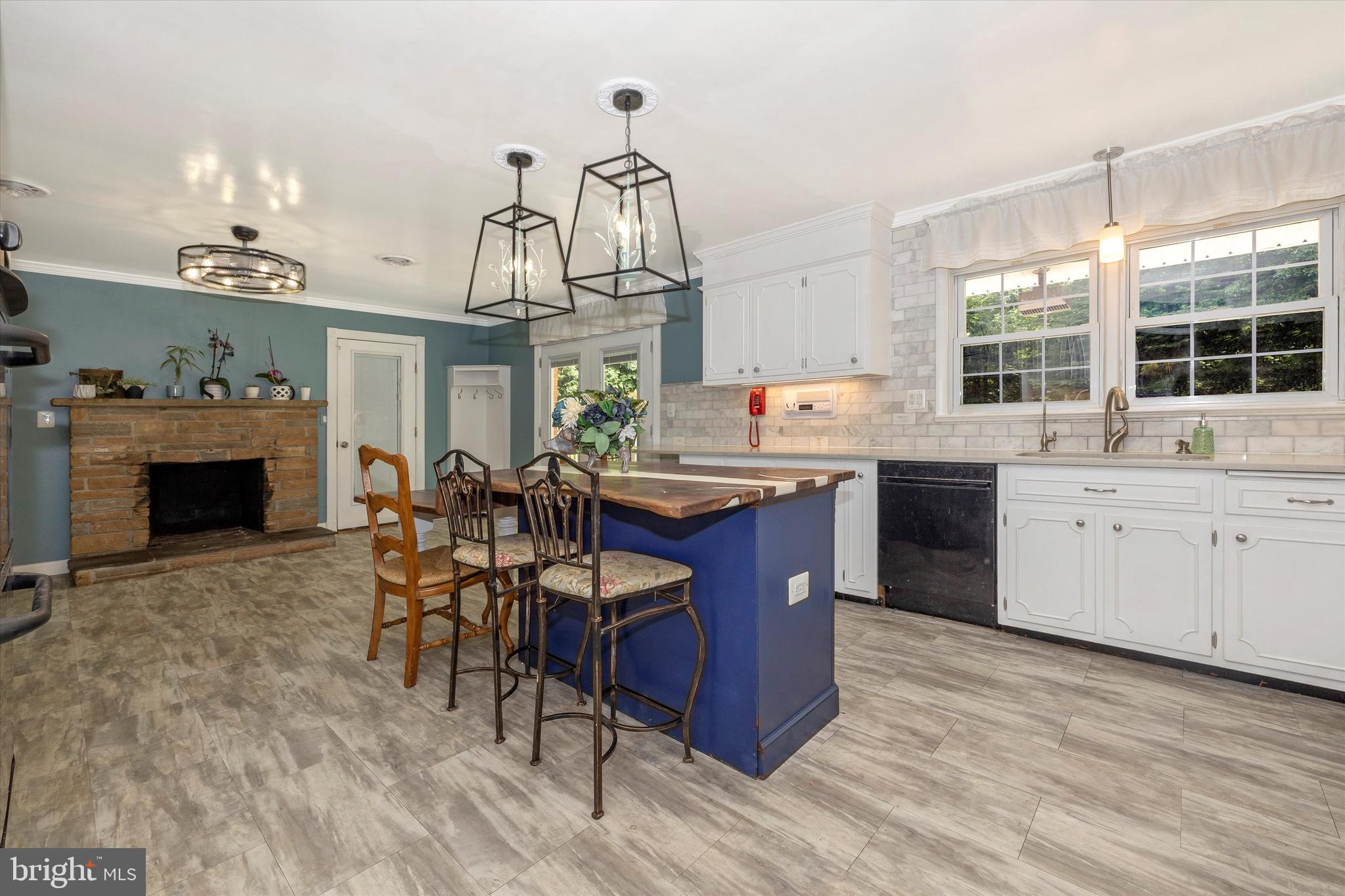 8 Clearwater Ct