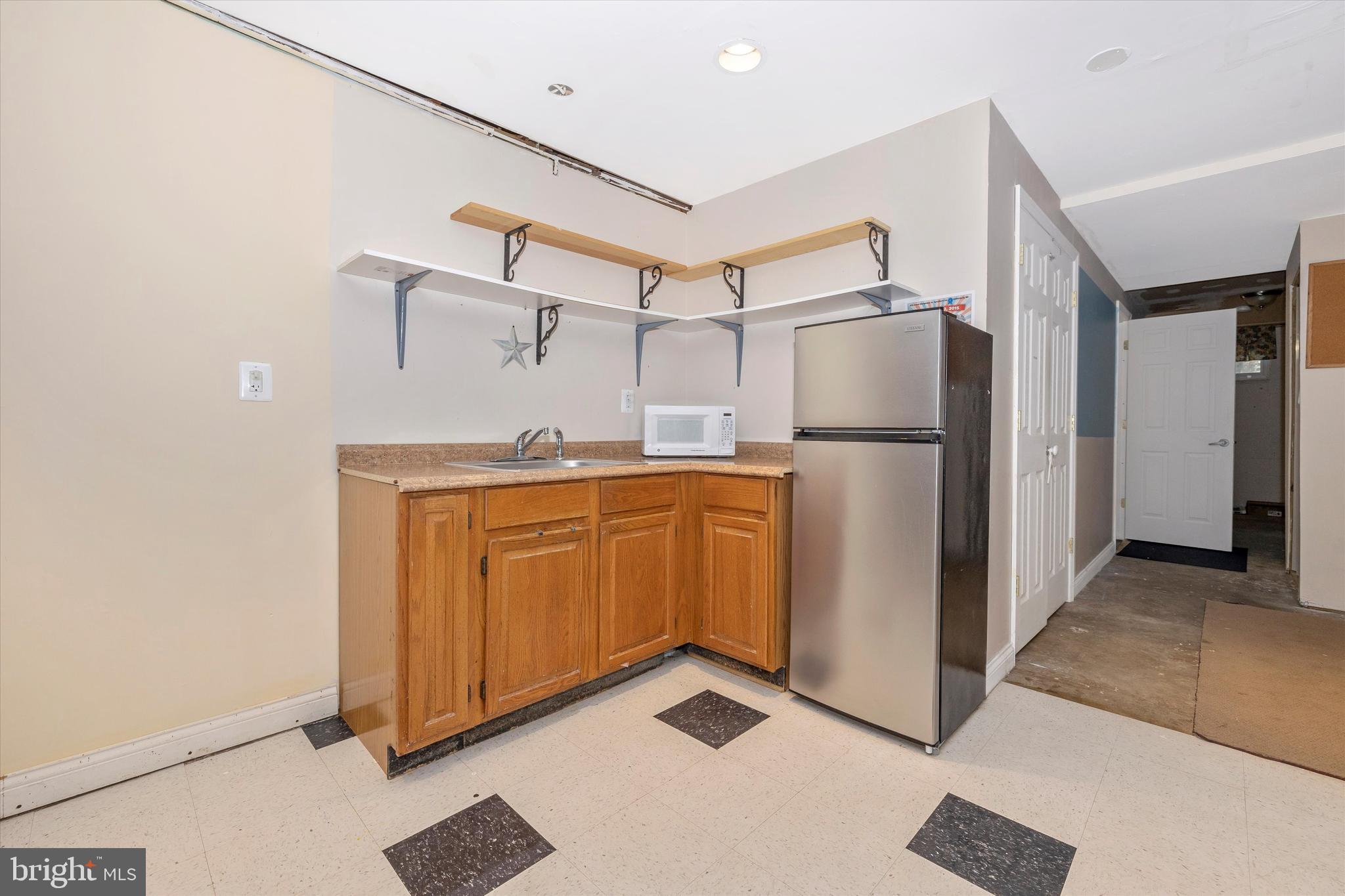 8 Clearwater Ct