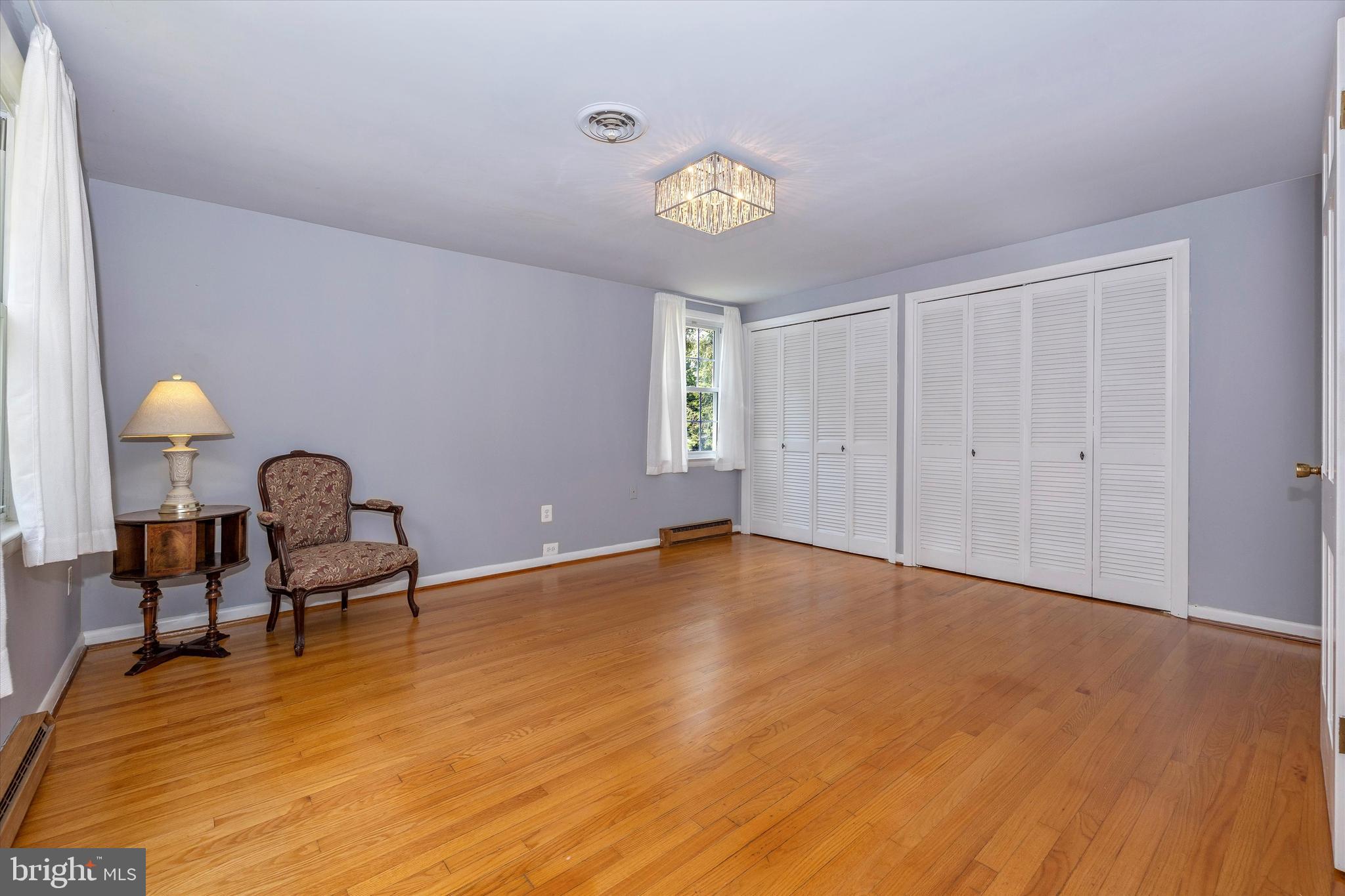 8 Clearwater Ct