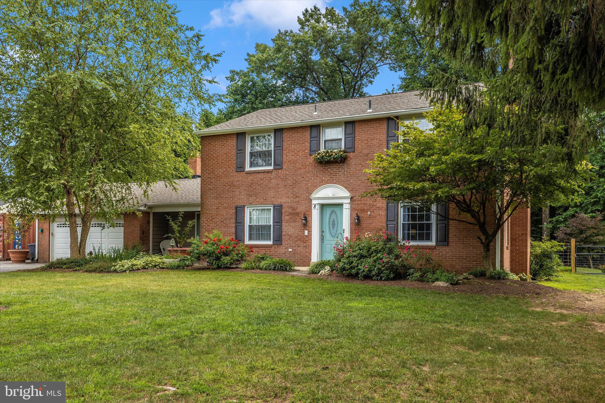 8 Clearwater Ct