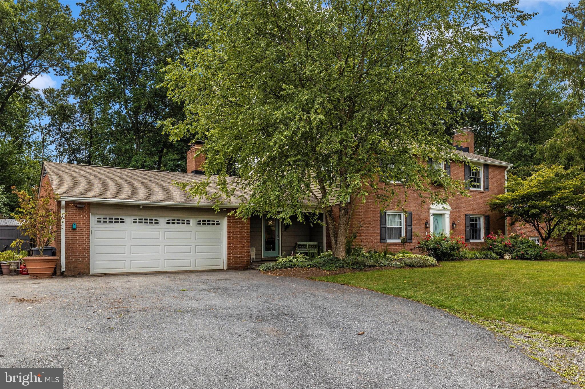 8 Clearwater Ct