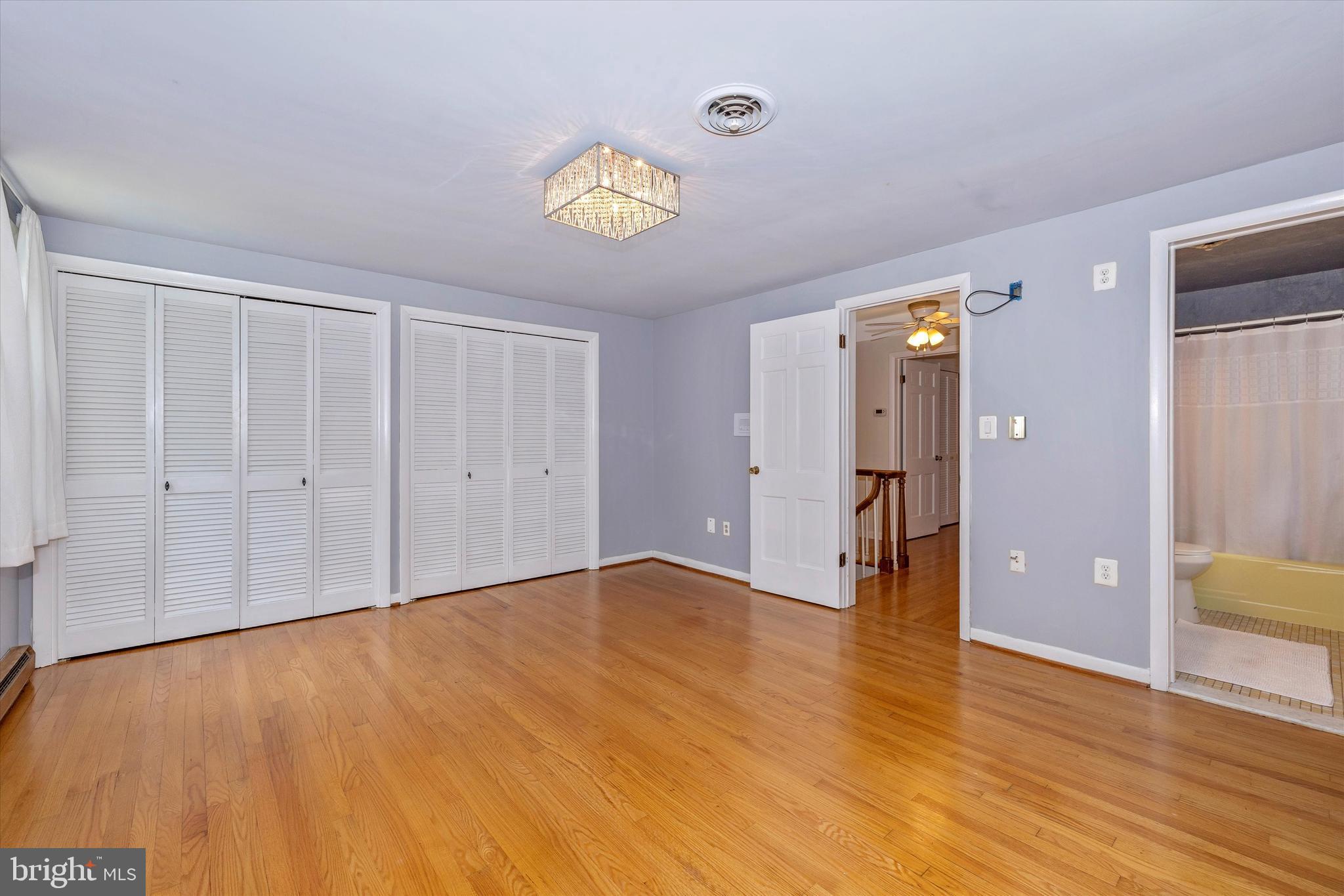 8 Clearwater Ct